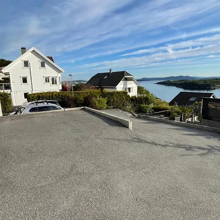 Sentrumsnaer Leilighet M/panorama Utsikt, Gode Solforhold Og Flott Uteomrade Appartement