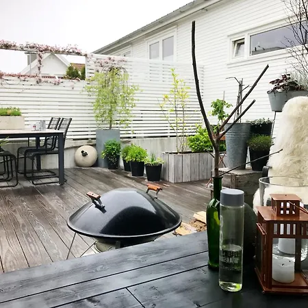 Sentrumsnaer Leilighet M/panorama Utsikt, Gode Solforhold Og Flott Uteomrade *