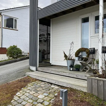 Sentrumsnaer Leilighet M/panorama Utsikt, Gode Solforhold Og Flott Uteomrade Apartment