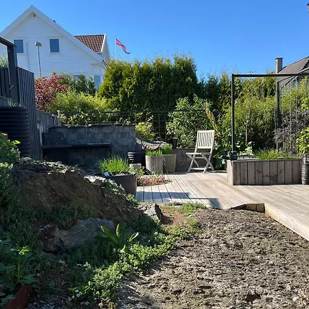 Sentrumsnaer Leilighet M/panorama Utsikt, Gode Solforhold Og Flott Uteomrade Apartment *