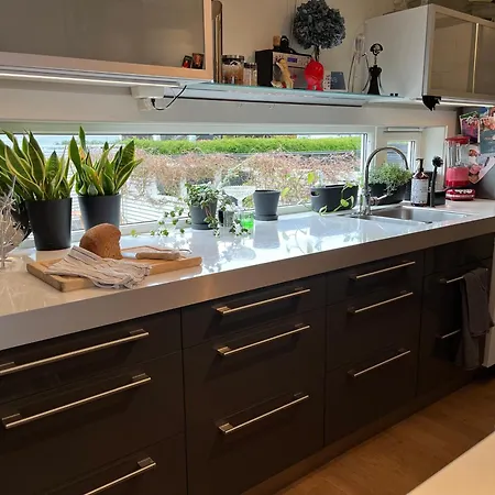 Sentrumsnaer Leilighet M/panorama Utsikt, Gode Solforhold Og Flott Uteomrade Appartement *